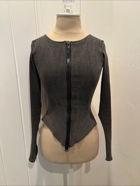 The K Label Ribbed Zip-Front Long Sleeve Top in Charcoal
